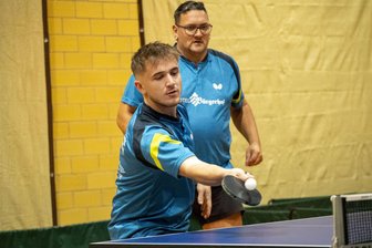 Tischtennisspieler aus dem Erzgebirge setzen für die Mission Klassenerhalt einen besonderen Fokus - Wollen sich im Doppel kräftig für den Klassenerhalt für Tannenberg strecken: Christian Franz (l.) und Stefan Meiner.