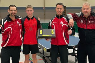 Tischtennisspieler aus dem Erzgebirge verpassen Sensation nur knapp – und lauern nun aufs Derby - Stephan Neubert, Paul Kossakowski, Philipp Taudt und Enrico Heymann (v. l.) freuen sich über den Überraschungserfolg.