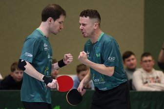 Tischtennisspieler aus Hohenstein-Ernstthal werden närrisch: Sachsenring zwingt Zweitliga-Primus Mainz 05 in die Knie - In ihrem Doppel mussten sich Andrey Milovanov (links) und Andrew Baggaley zwar geschlagen geben – doch am Ende des Tages freuten sich beide über den 6:2-Erfolg gegen Mainz 05.