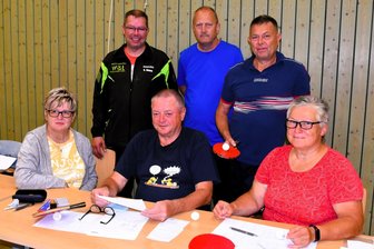 Tischtennisspieler aus Lugau und Thalheim triumphieren beim Amtsberger Mitternachtsturnier - Sie gehören seit Jahren zum festen Organisationsstab des Amtsberger Mitternachtsturniers: Heike Klemm, Vereinschef Sven Haase, Jürgen Gebhardt, Holger Müller, Uwe Klemm und Steffi Gebhardt (von links).