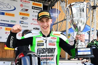 Titel-Anwärter kann sich freuen - Marvin Siebdraht hatte nach dem zweiten Rennen auf dem Lausitzring gut lachen: Er beendete es auf dem Platz, den er sich auch in der Gesamtwertung vorgenommen hat, nämlich dem ersten.