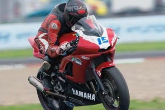 Titel-Triple folgt Karriere-Ende - 18 Kurven bietet die vier Kilometer lange Schleife in Most. Den Rundkurs kennt Jörg Trültzsch vom MC Grünhain quasi auswendig. Trotz zuletzt großer Erfolge hängt er den Yamaha-Schlüssel vorerst an den Nagel.