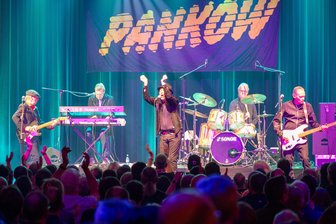 Tivoli feiert Pankow in Freiberg: Keine Langeweile auf der Abschiedstour - Pankow spielte am Freitagabend im Tivoli Freiberg. Jürgen Ehle (l.) und Sänger André Herzberg sind Gründungsmitglieder.