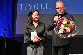 Tivoli Freiberg: Ein Klassentreffen der Leseratten - Zum 30. Geburtstag des Taschenbuchladens gratulierte auch Kai Suttner vom Tivoli der engagierten Buchhändlerin Heike Wenige, deren Buchhandlung fester Teil des Freiberger Kulturlebens ist.