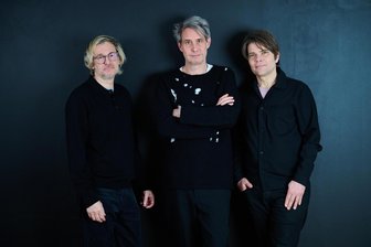 Tocotronic, Museumsnacht, Architektur-Tag: Die Vogtland-Tipps zum Wochenende - Open Air im Malzhaus-Hof: Tocotronic mit (von links) Arne Zank, Dirk von Lowtzow und Jan Müller spielen am Samstag, 20 Uhr.