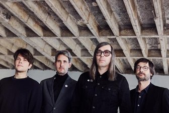 Tocotronic: Pickel in der Schwarzwaldhölle - Diese Jungs sind Tocotronic: Bassist Jan Müller, Sänger Dirk von Lowtzow, Gitarrist Rick McPhail und Drummer Arne Zank (v. l.)