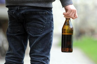 Tod im Erzgebirge: Das tragische Ende eines Flaschensammlers - Der Streit um Bierflaschen brachte einen Erzgebirger ins Krankenhaus und seinen Kontrahenten auf die Anklagebank.