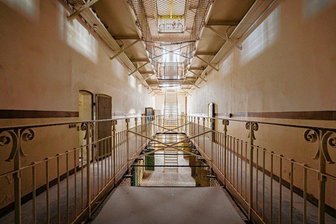 Tod in Einzelzelle 26 im Frauenzuchthaus Hoheneck: Wie aus tausenden Tragödien eine Ausstellung wird - Das Zellenhaus wird in der künftigen Gedenkstätte im Rahmen von Führungen zugänglich sein. 