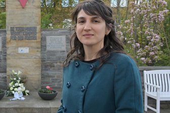 Todesmarsch 1945: Veranstaltungen im Westerzgebirge erinnern an das Leid von Tausenden KZ-Häftlingen - Anna Vogt koordiniert die Veranstaltungen zum Gedenken an den Todesmarsch von KZ-Häftlingen im April 1945 durch die Region Westerzgebirge.