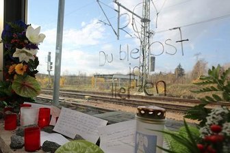 Tödlicher Leichtsinn: 18-Jähriger stirbt durch Stromschlag bei Waggonklettern -