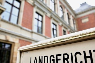 Tödlicher Streit in Limbach-Oberfrohna: Pistole sollte drei Tage vor der Tat abgeholt werden - Vor dem Zwickauer Landgericht muss sich seit Anfang September ein 74-jähriger Limbach-Oberfrohnaer wegen Totschlags verantworten. Am Dienstag wird das Urteil erwartet. 