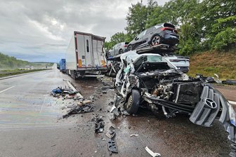 Tödlicher Unfall auf A 4: Wie ein 19-Jähriger aus Limbach versucht hat, Leben zu retten - Am 28. Mai verlor ein 57-Jähriger bei einem schweren Unfall auf der A 4 sein Leben.