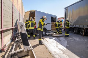 Tödlicher Unfall auf A 72 nahe Abfahrt Stollberg-West: Autobahn wieder offen - Die A 72 bei Stollberg musste wegen des tödlichen Unfalls bis 11.30 Uhr voll gesperrt werden.