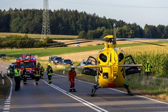 Tödlicher Unfall auf Autobahnzubringer Aue: Polizei ermittelt gegen Autofahrer - Der Rettungshubschrauber Christoph 46 war im Einsatz bei dem tödlichen Verkehrsunfall.
