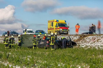 Tödlicher Unfall auf der B 174 im Erzgebirge: „Zurück im Gerätehaus haben wir den Einsatz intensiv ausgewertet. Das ist ganz wichtig.“ - Bei einem schweren Unfall auf der B 174 ist am Sonnabend ein Mensch ums Leben gekommen.