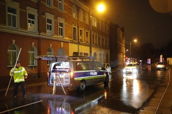 Tödlicher Unfall: Fußgängerin an Zwickauer Straße von zwei Autos erfasst - 