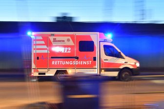 Tödlicher Unfall in Dresden: Kradfahrer kracht gegen Verteilerkästen und Steinmauer - Symbolbild)