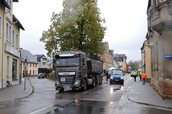 Tödlicher Unfall in Thalheim: Frau von Lkw erfasst -