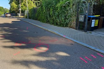 Tödlicher Unfall mit Simson: 17-jähriger stirbt nahe der B 174 in Chemnitz - Spuren an der Unfallstelle am Morgen danach.