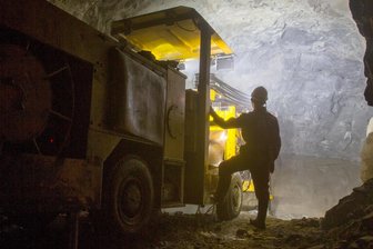 Tödliches Unglück unter Tage im Erzgebirge: Bergmann verurteilt - Im Bergwerk in Niederschlag ereignete sich ein tödlicher Unfall. Ein Arbeitskollege musste sich nun vor Gericht wegen des Vorwurfs der fahrlässigen Tötung verantworten.