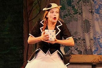 "Tönchen" macht in Annaberg wieder die Bühne unsicher - Madelaine Vogt macht als freche Achtelnote Tönchen wieder die Bühne unsicher.