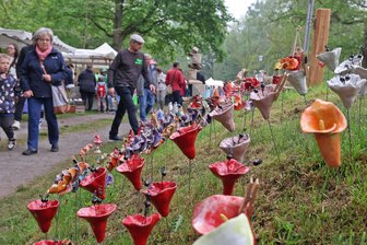 Töpfermarkt in Crimmitschau zählt rund 8000 Besucher - Eine große Vielfalt von Töpferwaren und anderen Kunsthand-Werken wurde den Besuchern geboten.