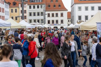 Töpfermarkt in Freiberg fast wie in alten Zeiten - Gedränge herrschte am Wochenende auf dem Freiberger Obermarkt. Nach Schätzungen des Veranstalters haben 5000 bis 6000 Menschen die 20. Auflage des Töpfermarktes in der Silberstadt besucht.