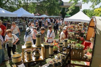 Töpfermarkt in Waldenburg: Was hoch im Kurs steht und worüber Besucher abstimmen - 73 Töpfereien bauen ihre Stände am Wochenende in Waldenburg auf. Der Markt findet zum 31. Mal statt.