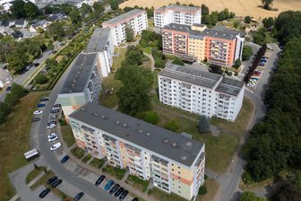 Tötungsdelikt im Plattenbaugebiet: Tatverdächtiger wird bereits per Europäischem Haftbefehl gesucht - Die Gewalttat, die sich im Plattenbaugebiet aus DDR-Zeiten ereignete, blieb von der Öffentlichkeit weitgehend unbemerkt.