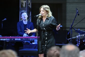 Tolle Musik in der "schönsten Stadt der Welt" - Annett Louisan und Sascha Stiehler beim Konzert in Planitz.