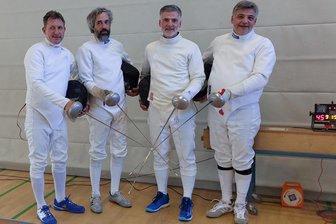 Toller Start ins Fechtjahr: Bad Elster siegt im Deutschlandpokal in Erlangen - Die in Erlangen erfolgreiche Elsteraner Delegation mit Michael Höfer, Tobias Märcz, Olaf Schlott und Detlef Schlott (von links).