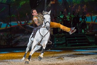 Tollkühne Reitkunststücke in der Chemnitz-Arena - 