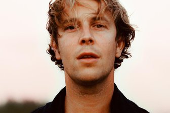 Tom Odell und sein "Black Friday": Leuchtende Herzen und dunkle Gedanken - Tom Odell