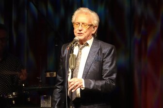 Tony Christie in Zwickau: 81 Jahre alt, dement – und trotzdem gut in Form - Auf seiner Abschiedstour hat Tony Christie auch in Zwickau Station gemacht.