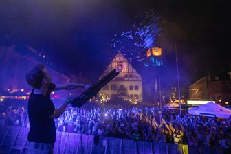 Top-Act, Headliner, Service: Was Besucher des Plauener Spitzenfestes wissen müssen - So stimmungsvoll wie beim Konzert von „Gestört aber Geil“ vor drei Jahren soll es auch dieses Jahr beim Spitzenfest auf dem Plauener Altmarkt werden.