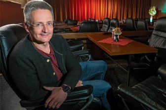 Top-Bewertungen bei Google: Das sind die beliebtesten Kinos in Sachsen - Bequeme Ledersessel, tolles Filmangebot, vergleichsweise niedrige Preise: Sven Kruppa erntet mit seinem Clubkino Gelenau auf Google großartige Bewertungen.