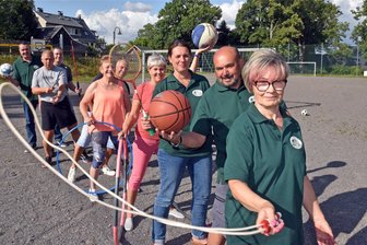 Top, die Wette gilt: Kulturverein bittet Grünberger zu ungewöhnlichem Fototermin - Wir sind bereit: Der Vorstand des Kultur- und Traditionsvereins Grünberg gibt sich schon sportlich.