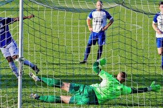 Top-Torjäger wider Willen - Tony Thiam (links) will seinen persönlichen Torrekord in dieser Saison brechen. Im Kampf um die vereinsinterne Torjägerkanone hegt er allerdings keine Ambitionen: "Es wäre sogar wünschenswert, dass mich jemand aus dem Team überholt", sagt Thiam. 