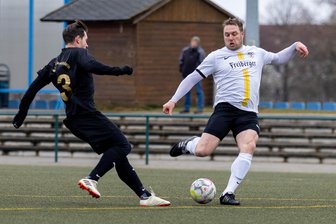 Torjäger-Comeback und Chancenplus – aber kein Heimsieg für BSC gegen Abstiegskandidaten - Gleich klingelt es im Gästetor: Der wiedergenesene Rico Thomas (r.) zieht von der Strafraumgrenze ab und trifft nach Langzeitverletzung und erstem Startelfeinsatz zum 1:0.