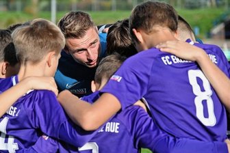 Torjäger formt junge Veilchen - Teamgeist steht bei Franz Gebhart und seinem U-13-Team des FC Erzgebirge Aue hoch im Kurs - so auch am Samstag bei den Leistungsvergleichen gegen die SG Dynamo Dresden in Lunzenau.