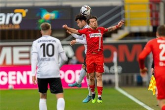 Torlos beim SC Verl: FSV Zwickau kommt Ziel ein Stück näher - Zwickaus Patrick Göbel (vorn) im Luftduell mit Christopher Lannert. 