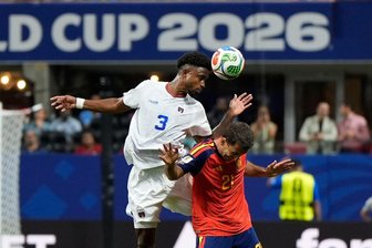 Torlos und teilnahmslos: Spaniens Oyarzabal sorgt für Novum - Spaniens Mikel Oyarzabal (r) sorgte gegen Kap Verde für ein unrühmliches Novum.