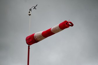 Tornado trifft Gronau – Unwetter bleiben sonst glimpflich - Ein Tornado hat das nordrhein-westfälische Gronau getroffen. Laut Deutschem Wetterdienst blieben weitere Unwetter in Deutschland aber weniger heftig als zunächst erwartet. (Symbolbild) 