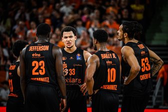 Totalausfall im Maschinenraum: Die Einzelkritik zur Niederlage der Niners Chemnitz in Ulm - Frust und Ratlosigkeit: Die Spieler der Niners Chemnitz in Ulm.