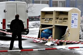 Tote Babys in Schwarzenberg und Böhmen waren Brüder - In diesem Altkleidercontainer in Schwarzenberg-Sonnenleithe wurde Ende Januar 2011 die Leiche eines Babys gefunden.