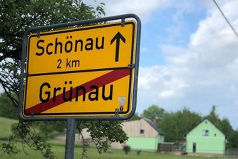 Tote Frau aus Weiher in Langenweißbach geborgen - Kameraden der Feuerwehr zogen die Leiche aus dem Weiher im Langenweißbacher Ortsteil Grünau.