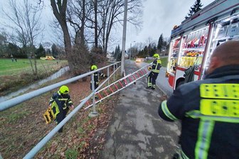 Toter in Chemnitzer Bach gefunden - Leiche identifiziert - Aus dem Pleißenbach ist eine Leiche geborgen worden.