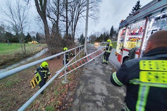 Toter in Chemnitzer Bach gefunden - Leiche identifiziert - Aus dem Pleißenbach ist eine Leiche geborgen worden.