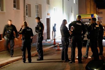 Toter nach Streit in Chemnitz-Bernsdorf: Staatsanwaltschaft gibt neue Details preis - Polizei und Rettungskräfte waren in der Nacht zum 19. Oktober in die Straße Grenzgraben in Bernsdorf gerufen worden. 