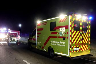 Toter nach Unfall auf S 200 bei Ottendorf - Rettungsdienst und Feuerwehr waren in der Nacht zu Mittwoch an der S 200 bei Ottendorf im Einsatz.